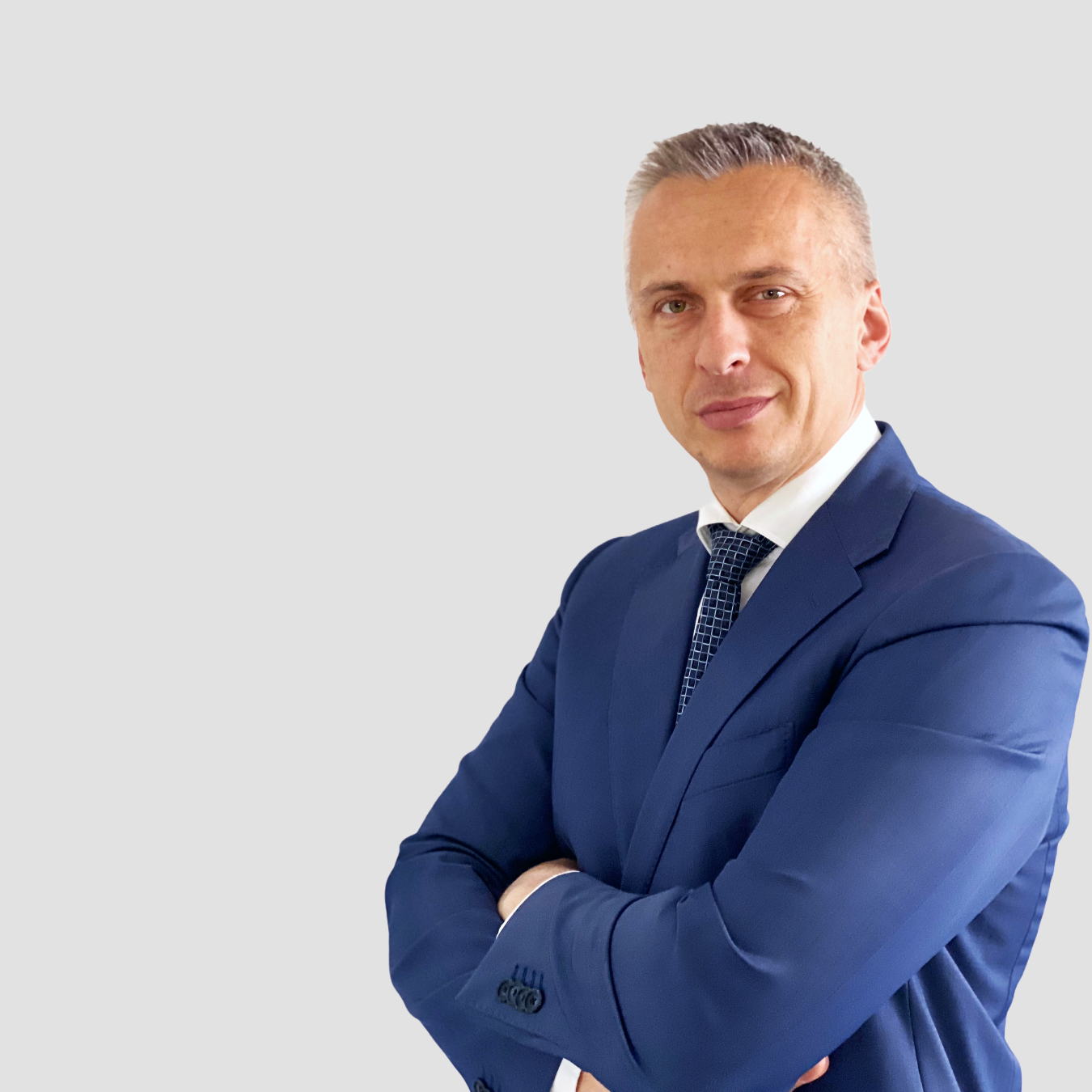 Stan Tscherenkow in a blue suit on a clean light background
